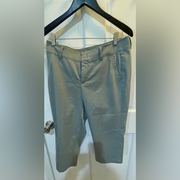 Dockers Gray Capris Sz 8 women's classic Pull on - Picture 1 of 8